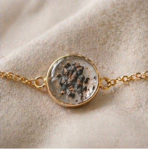 Personalisiertes Erinnerungs-Armband mit Tierfell oder Asche – Handgemacht